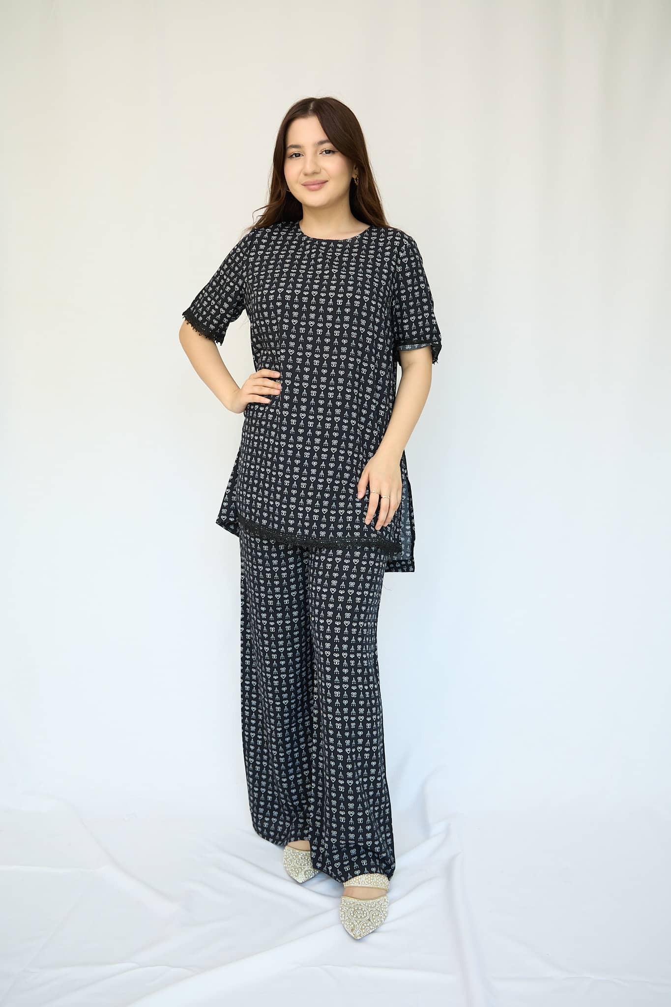 Nilufar — qora (qisqa yeng)