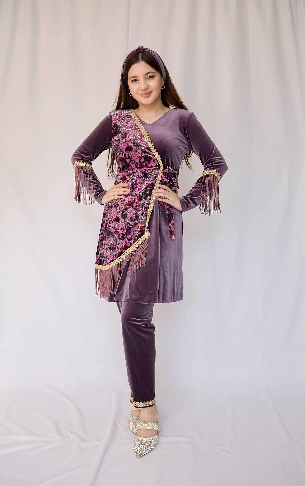 Sarvinoz — kulrang-binafsha